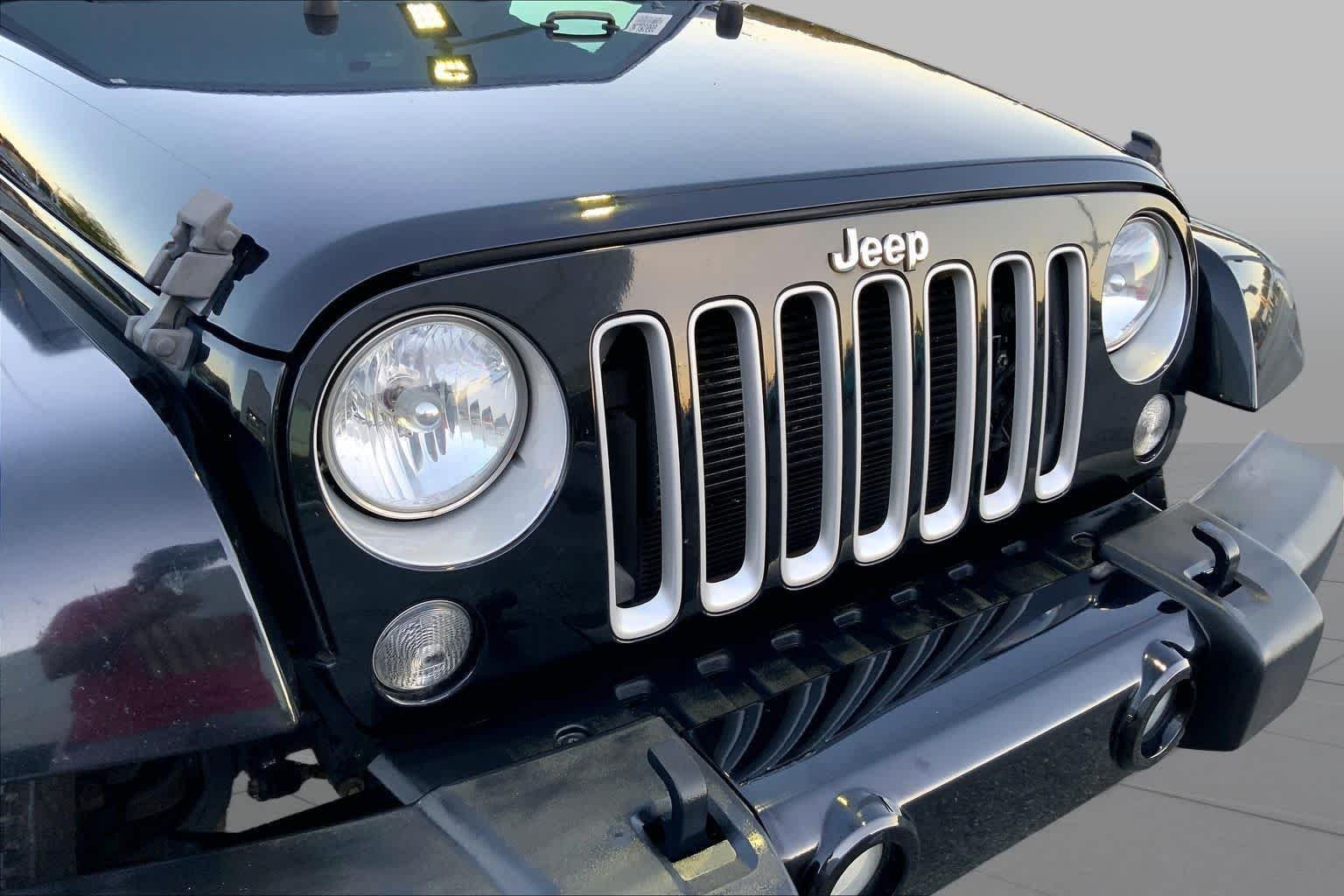 Used 2016 Black Clearcoat Jeep Sahara image 26