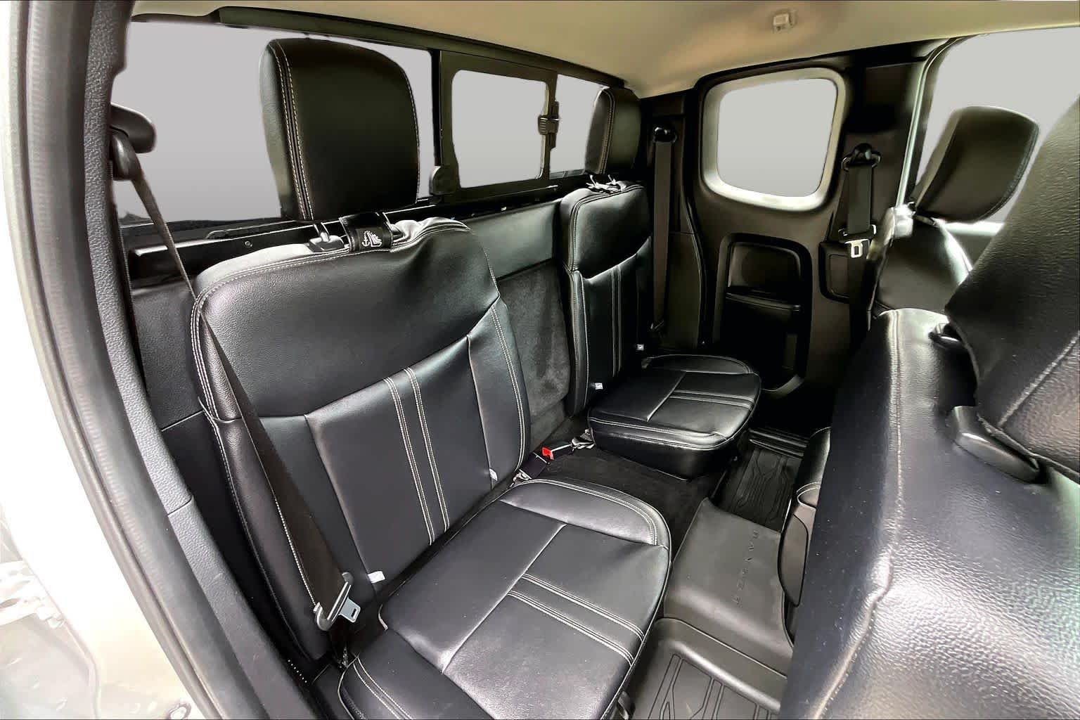 Used 2019 Ingot Silver Ford LARIAT image 20