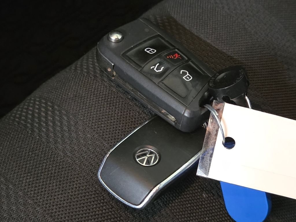 Used 2023  Volkswagen 1.5T Sport image 35