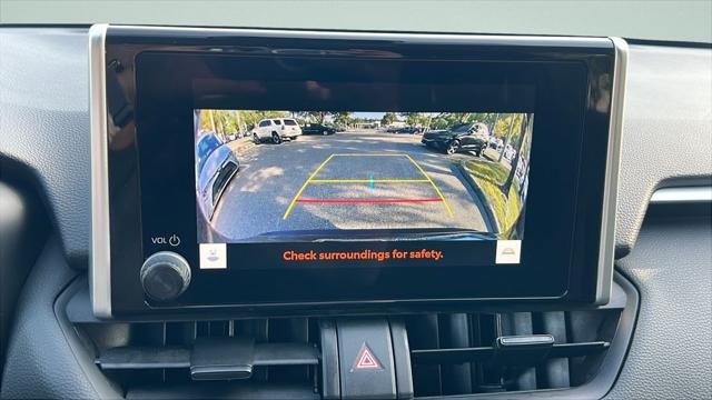 2025 Toyota RAV4 XLE - Photo 17