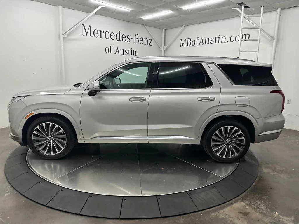 Used 2025 Silver Hyundai Calligraphy image 4