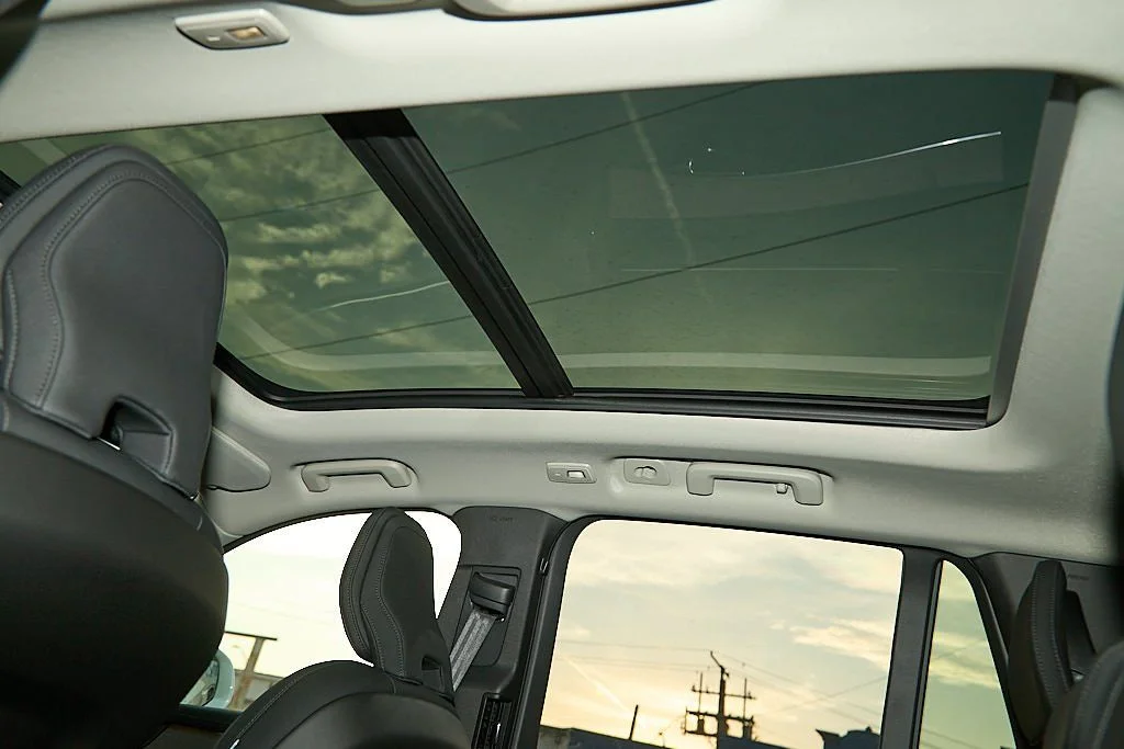 New 2026 Crystal White Volvo Plus image 22