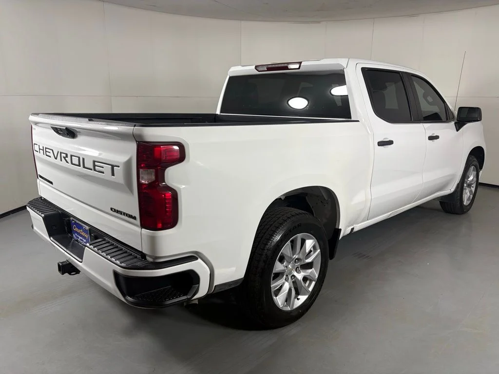 Used 2023 White Chevrolet Custom image 8