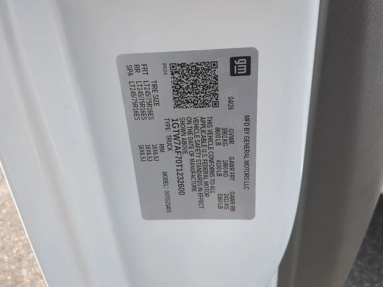 New 2026 Summit White GMC Work Van image 30