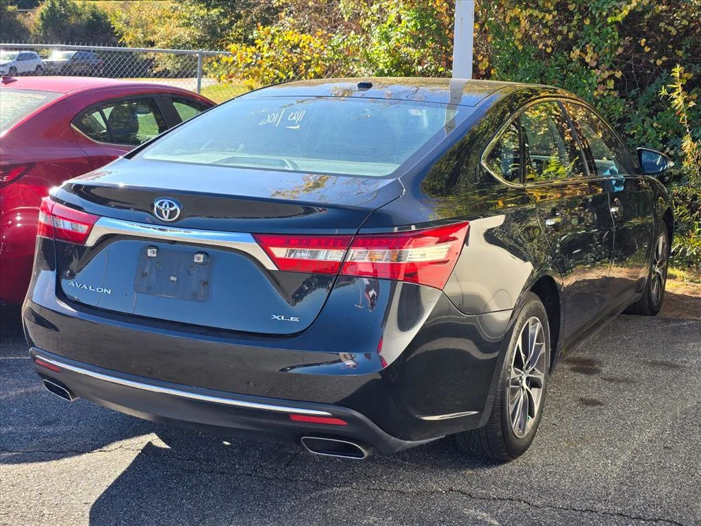 Used 2018 Gray Toyota XLE image 9