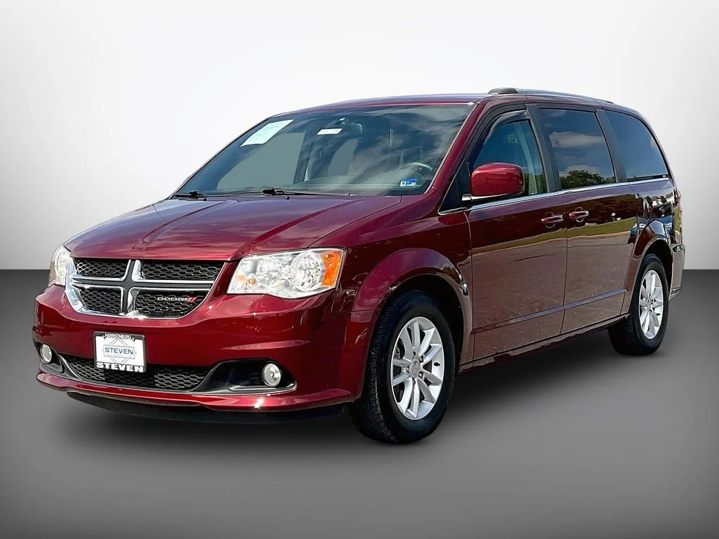 Used 2019 Red Dodge SXT image 3