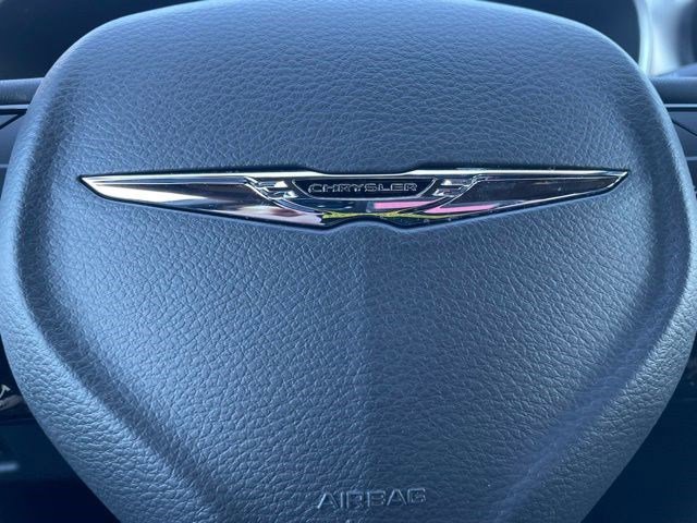 New 2026 Diamond Black Crystal Pearlcoat Chrysler Select image 16