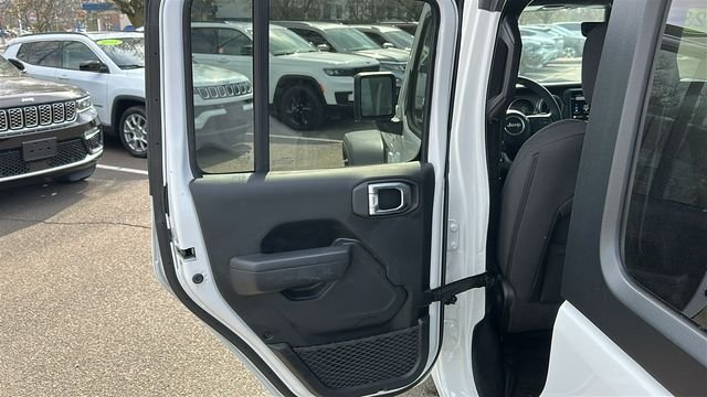 Used 2023 White Jeep Sport S image 19
