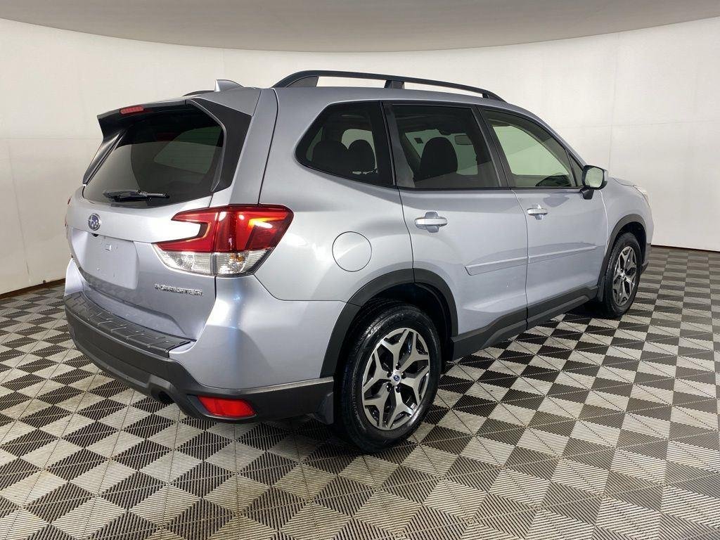 Used 2021 Ice Silver Metallic Subaru Premium image 7
