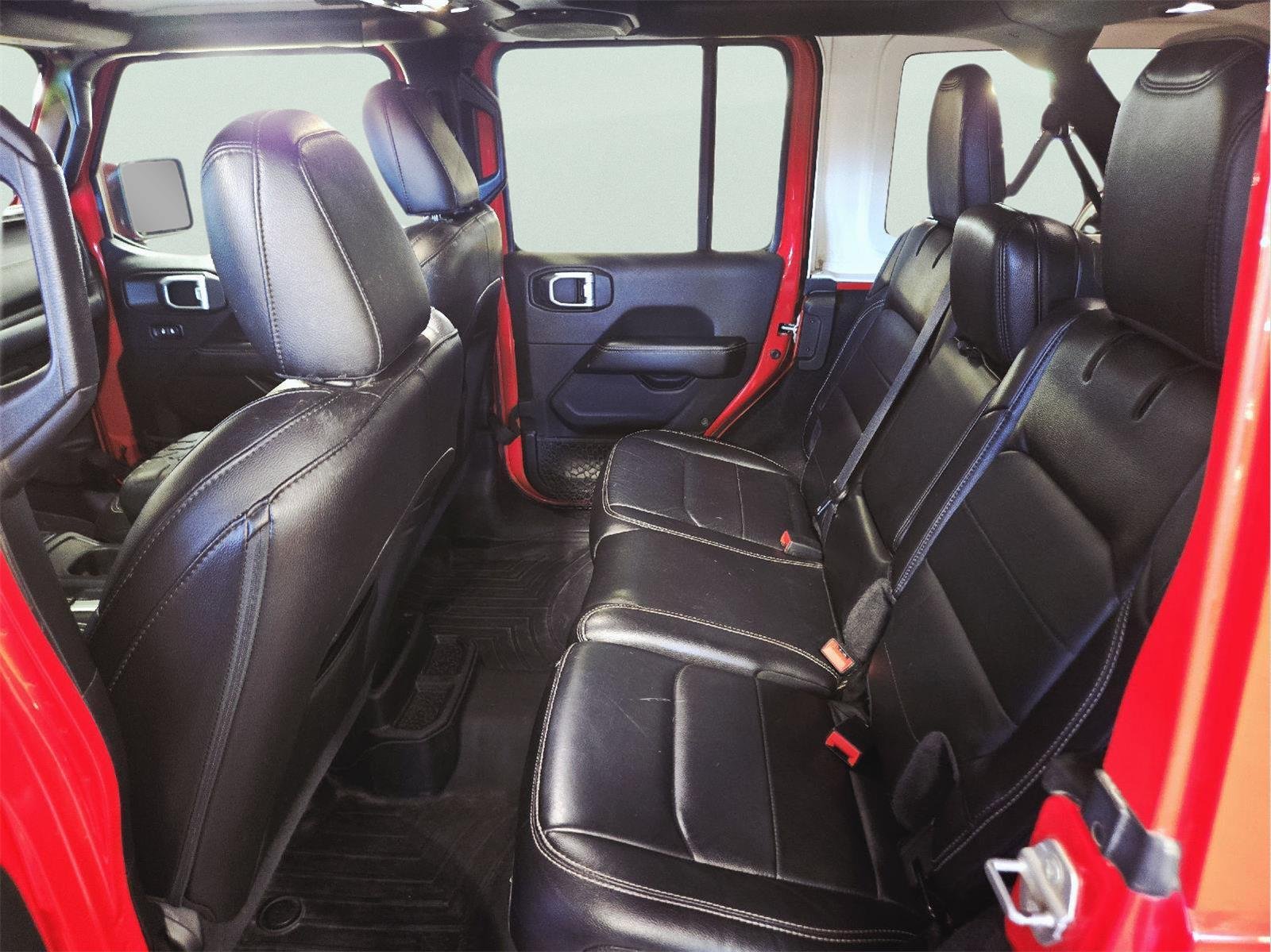 Used 2020 RED JEEP SAHARA image 43