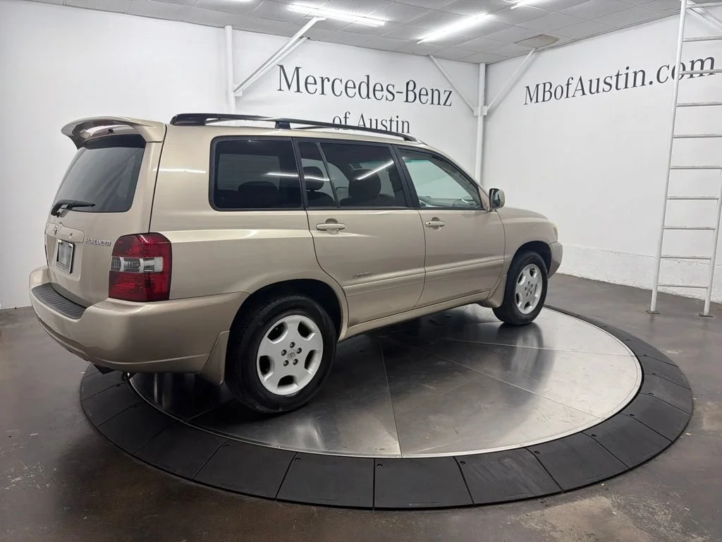 Used 2006 Gold Toyota Limited image 7
