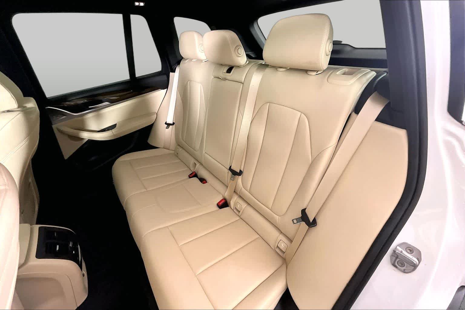 Used 2019 Alpine White BMW sDrive30i image 19