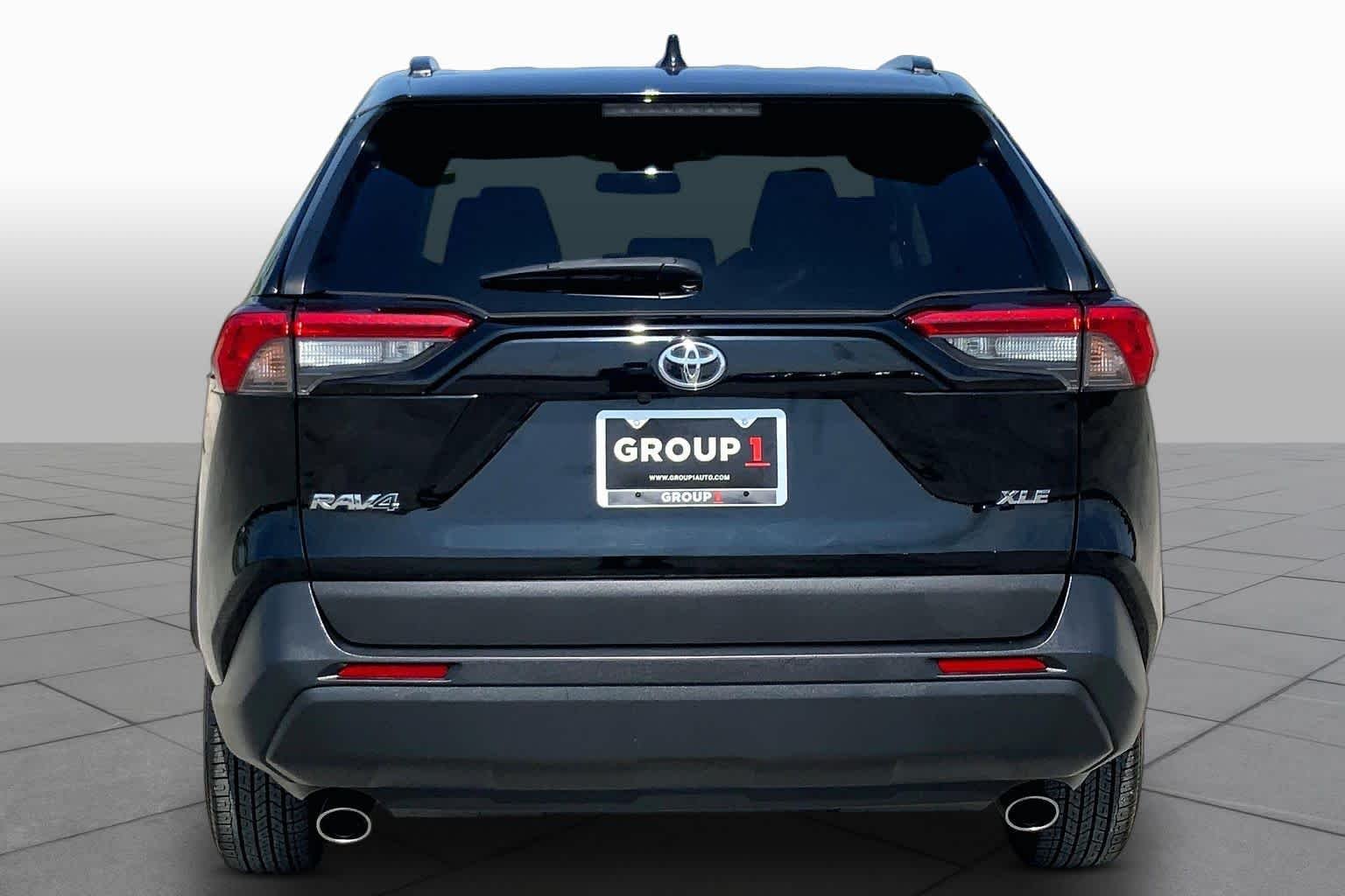 Used 2020 Midnight Black Metallic Toyota XLE image 5
