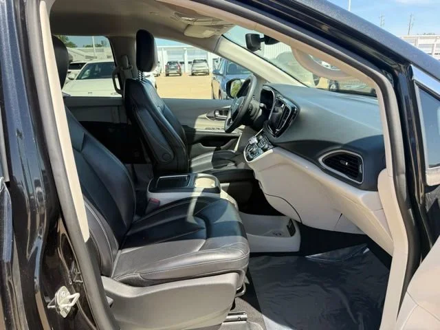 Used 2023 Black Chrysler Touring L image 49