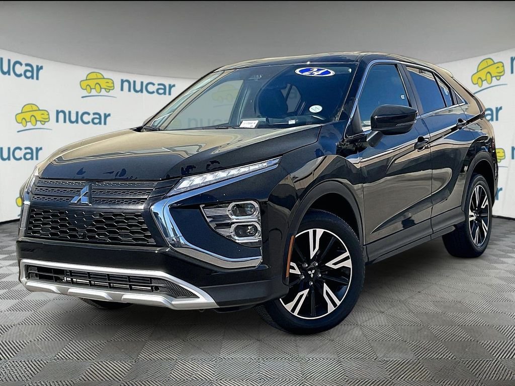 Used 2024 Silver Mitsubishi SE image 3
