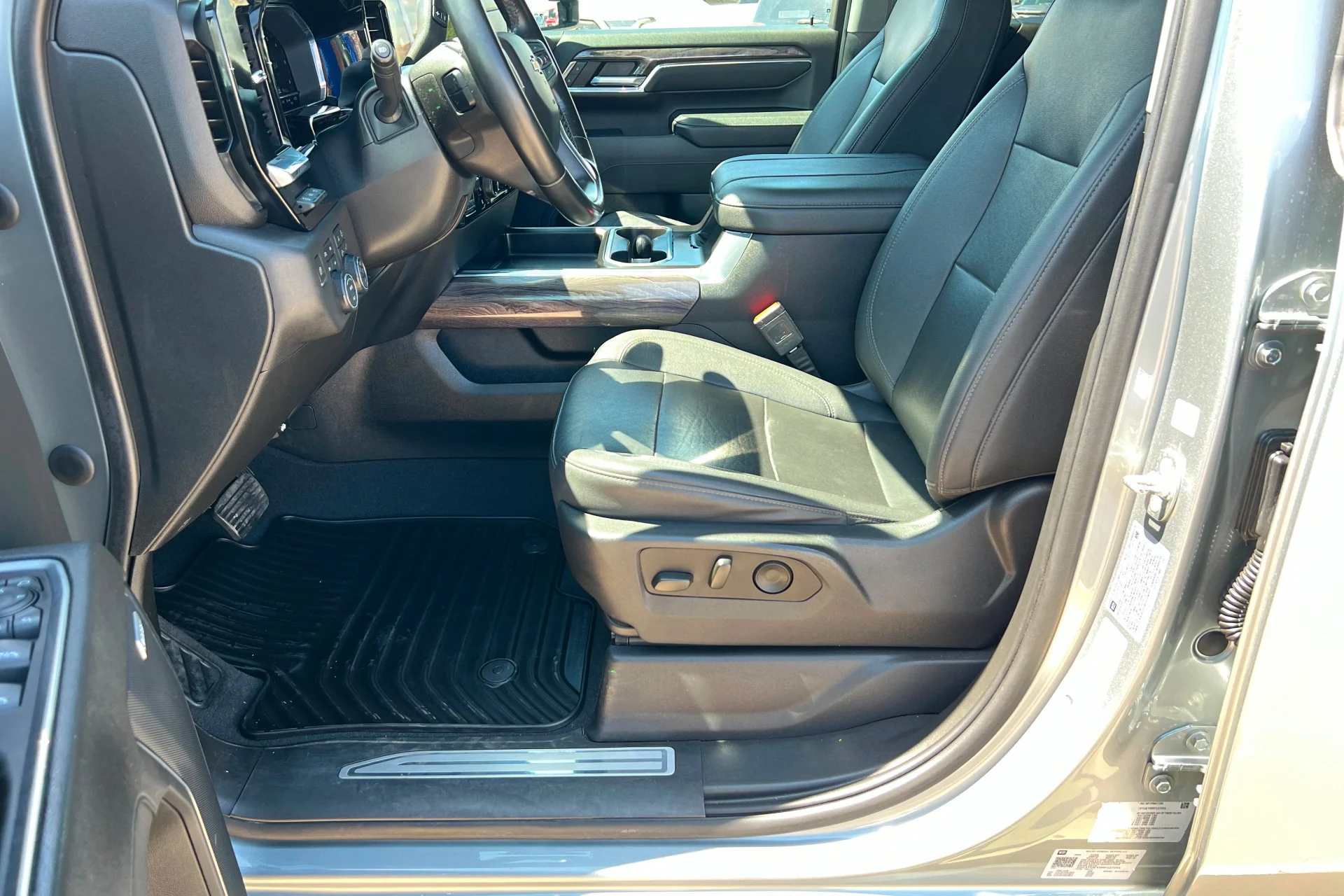 2024 Chevrolet Silverado 3500HD LTZ - Photo 18