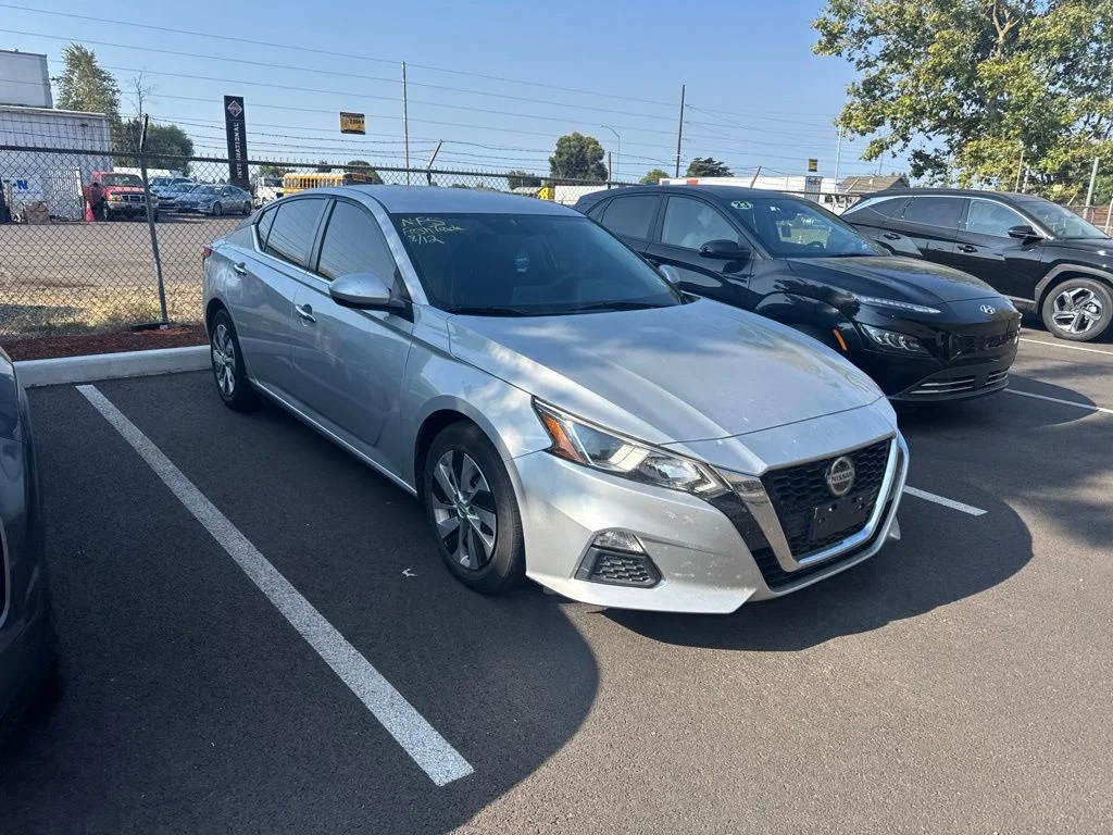 Used 2020 Silver Nissan 2.5 S image 5