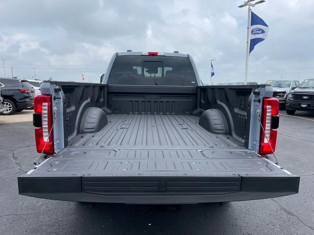 New 2026 Glacier Gray Metallic Tri-Coat Ford F-250® Lariat® image 37