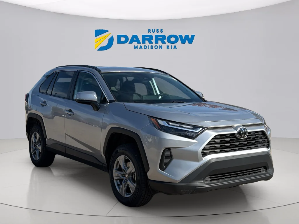Used 2025 Silver Sky Metallic Toyota XLE image 7