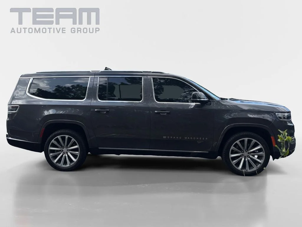 Used 2023 Gray Jeep Base image 8