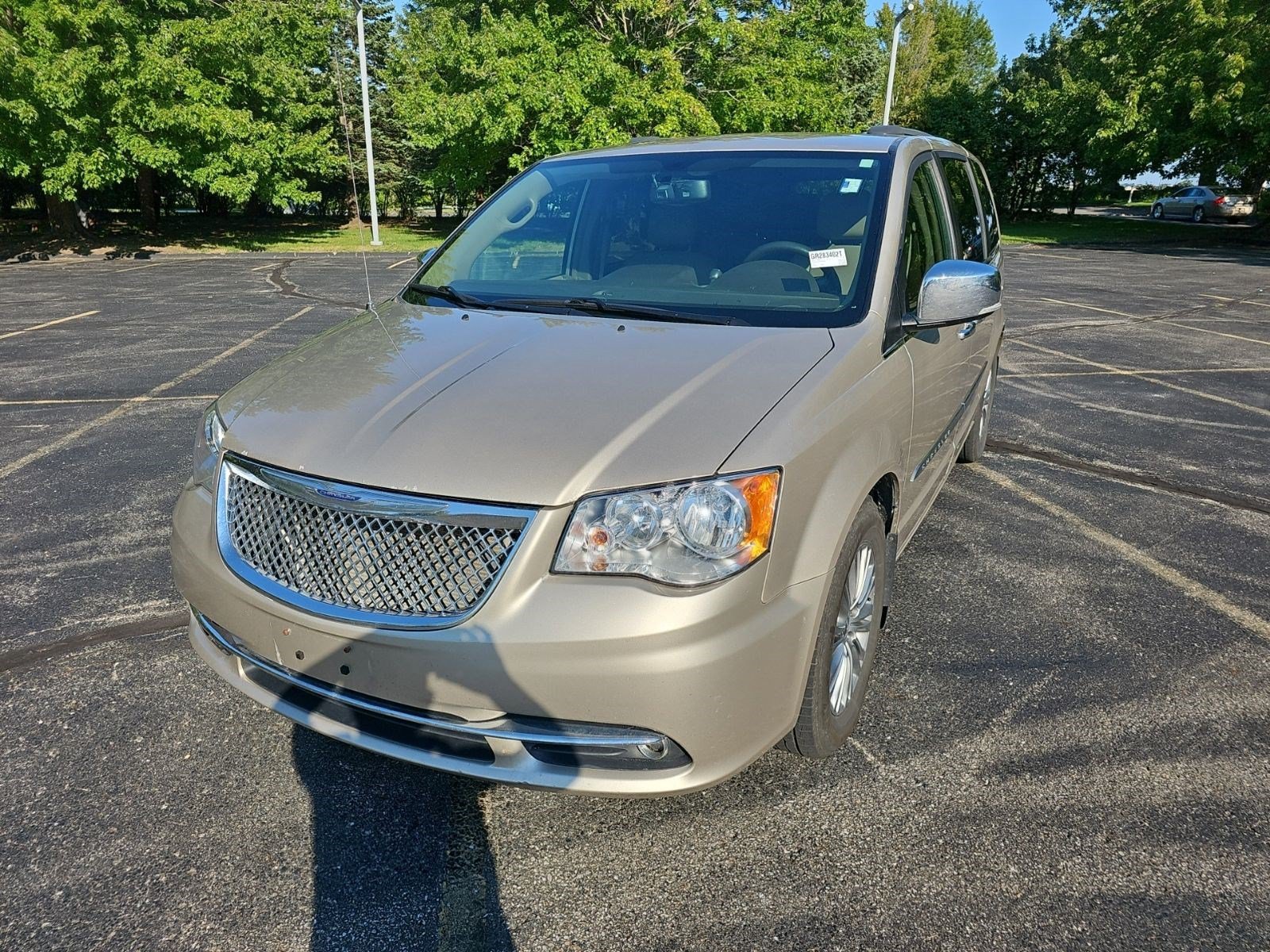 Used 2016 Cashmere/Sandstone Pearlcoat Chrysler Touring-L image 2