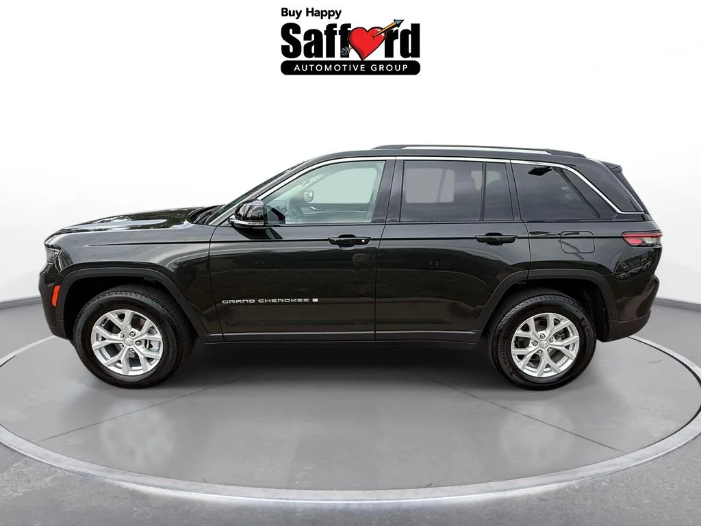 Used 2024  Jeep Limited image 5