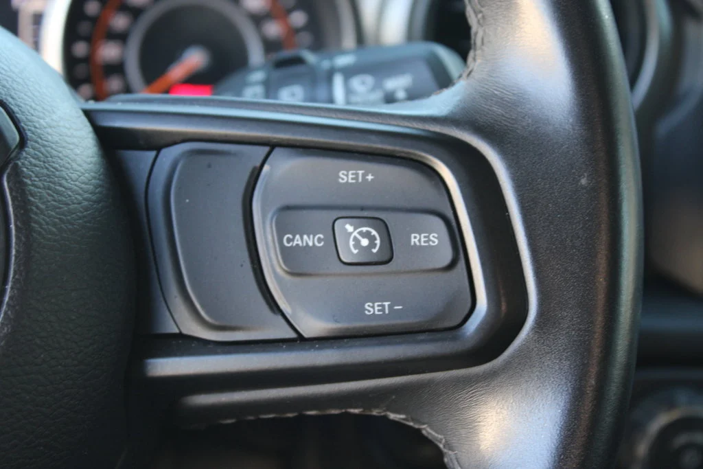 Used 2022 Black Jeep Sport S image 21