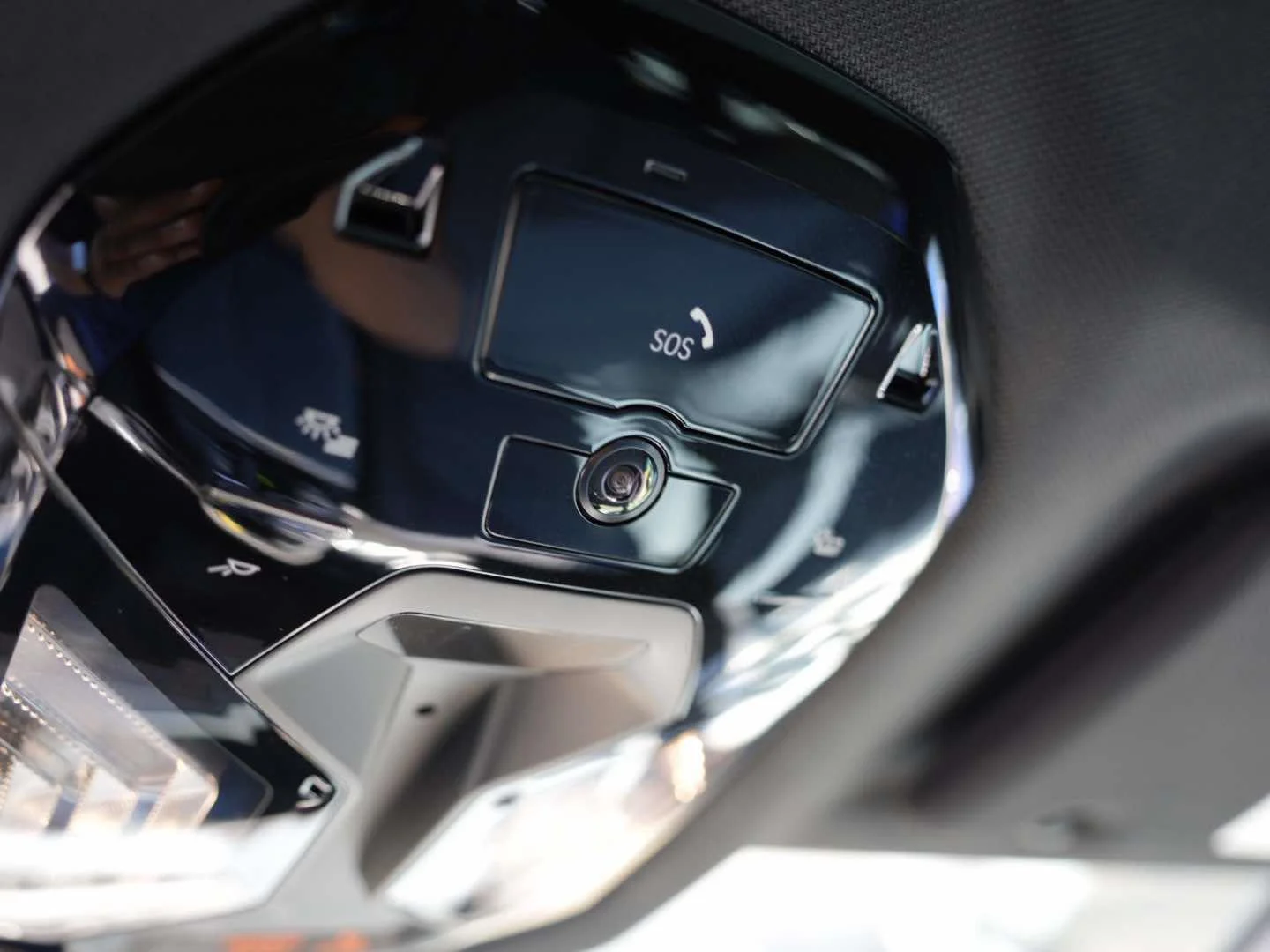 Used 2024 Alpine White BMW xDrive50 Sports Activity Vehicle image 23