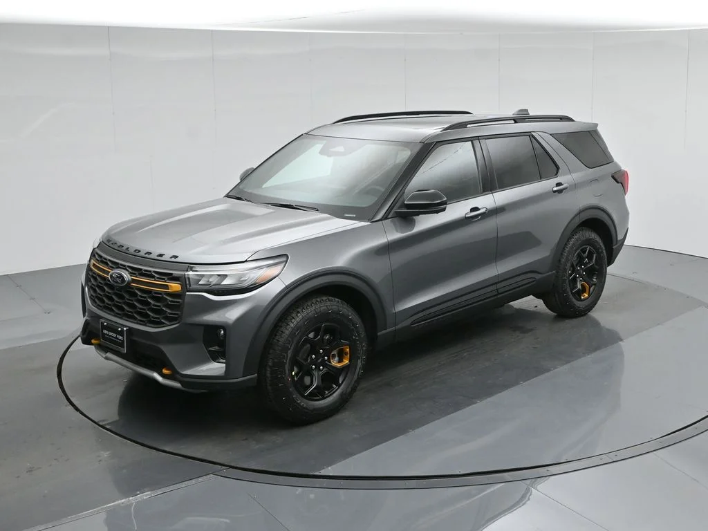 New 2026 Carbonized Gray Metallic Ford Tremor image 43