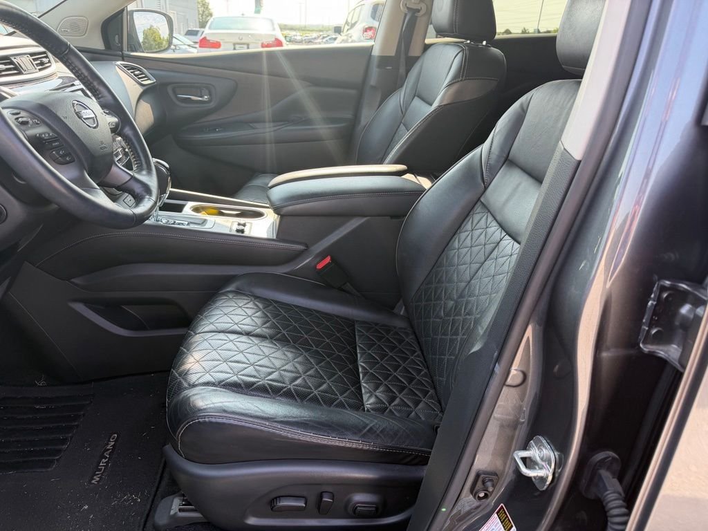 Used 2020 Gray Nissan Platinum image 15