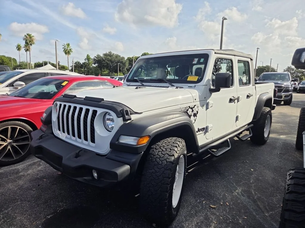 Used 2020 Bright White Clearcoat Jeep Sport image 3