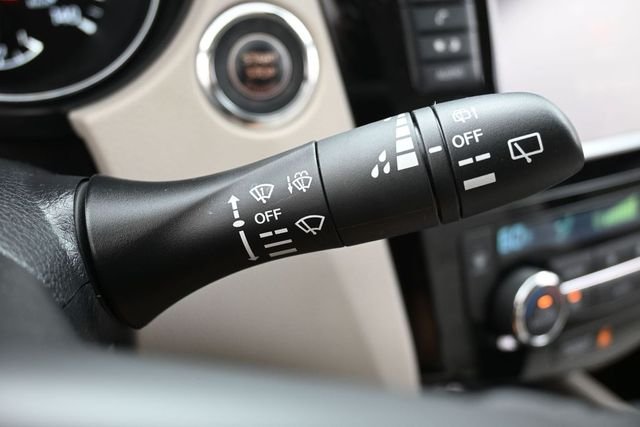 Used 2020 Scarlet Nissan SV image 17