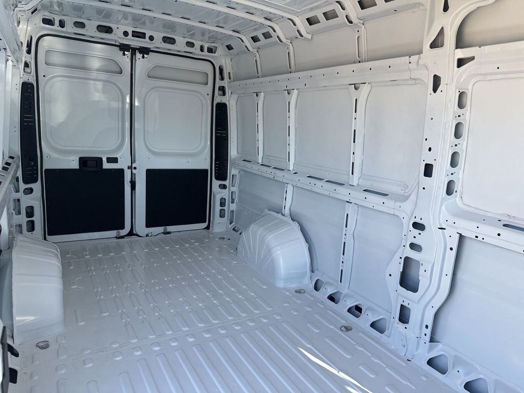New 2026 Bright White Clear-Coat Exterior Paint RAM High Roof image 14