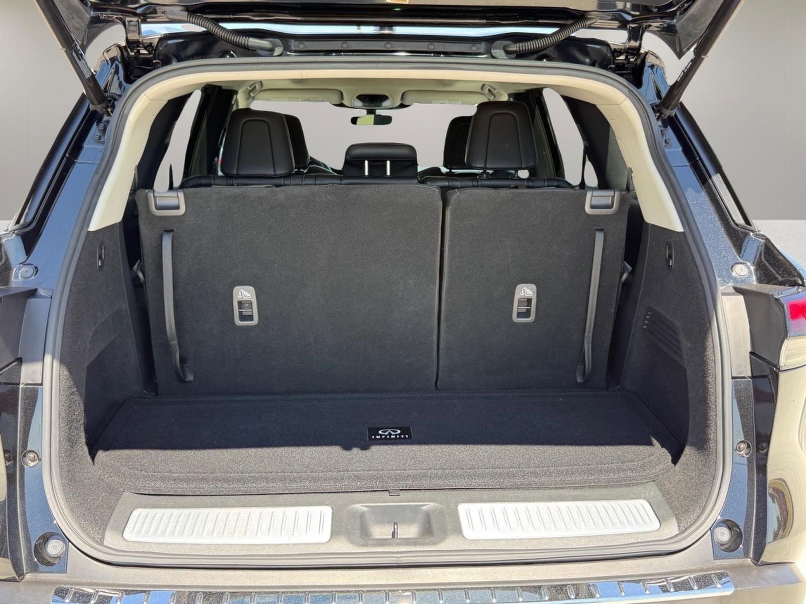 Used 2023 Mineral Black INFINITI LUXE image 31