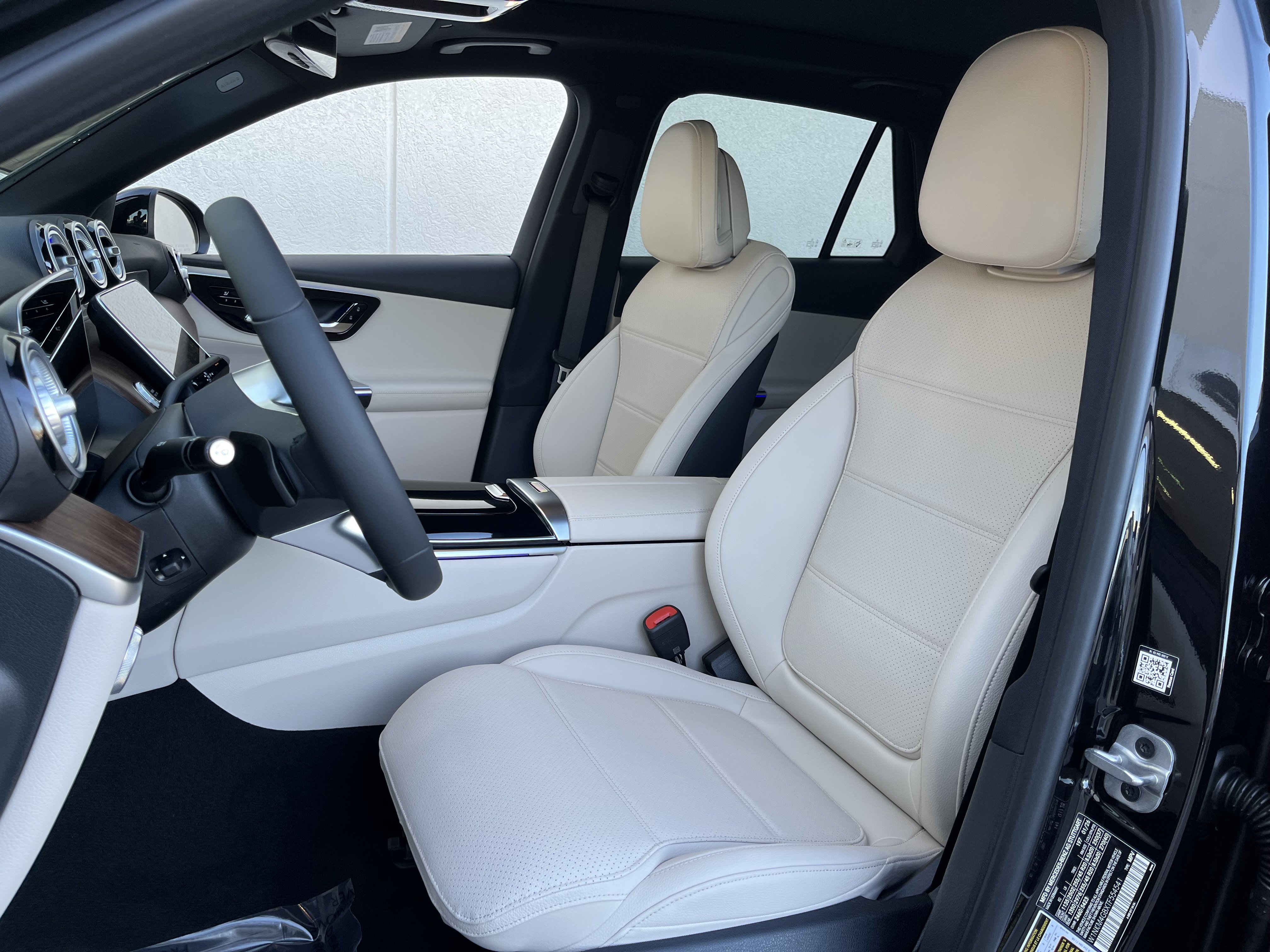 New 2026 Obsidian Black Metallic Mercedes-Benz GLC 300 image 16