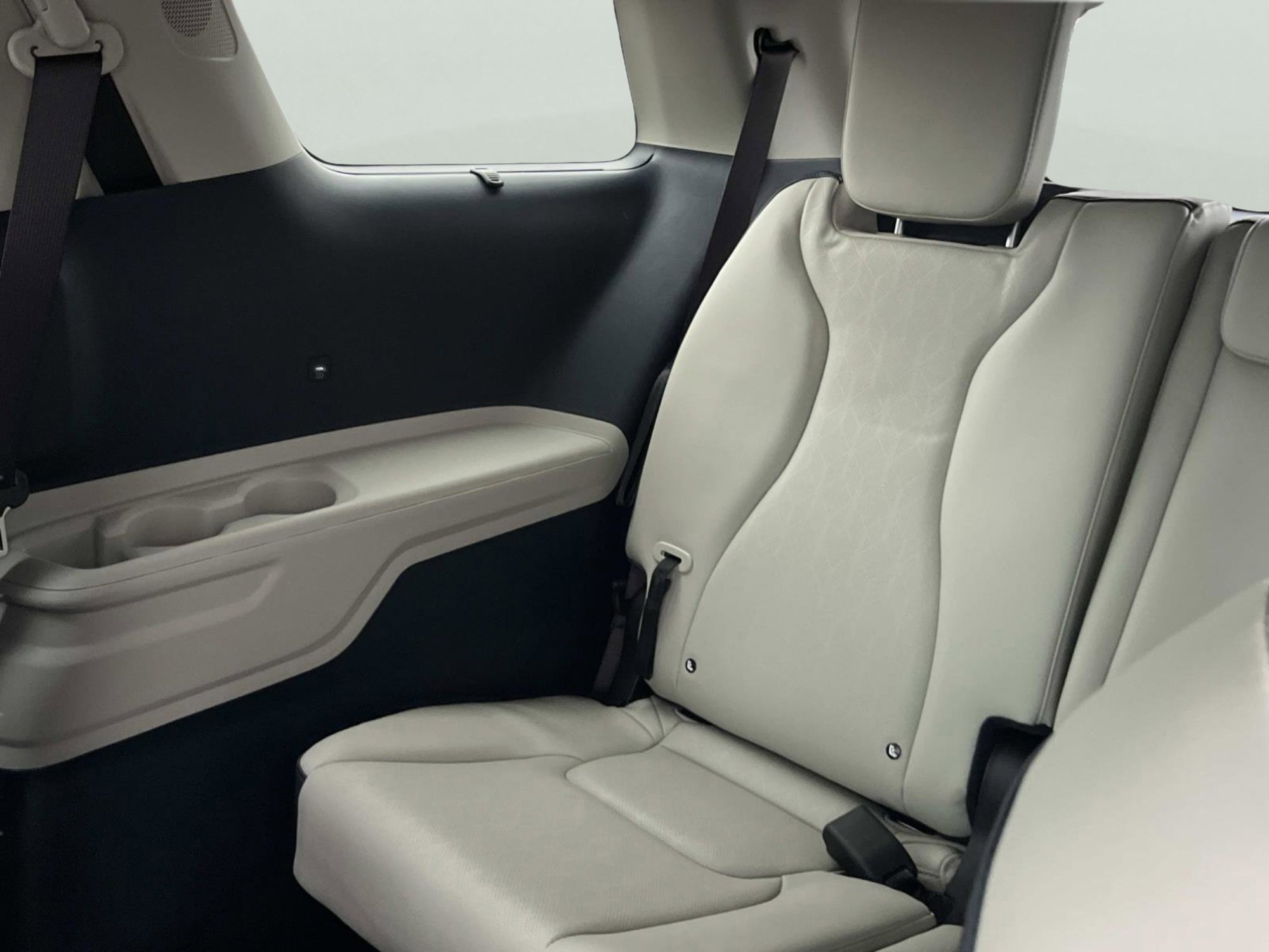 New 2026 Snow White Pearl Kia EX image 23