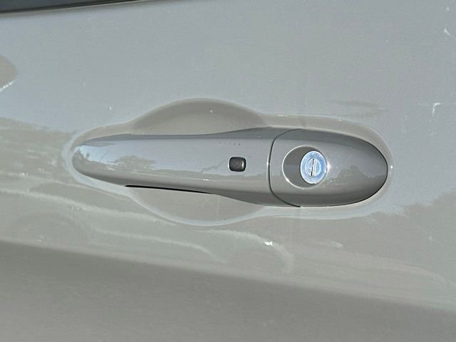 Used 2022 Gray Jeep Latitude Lux image 11