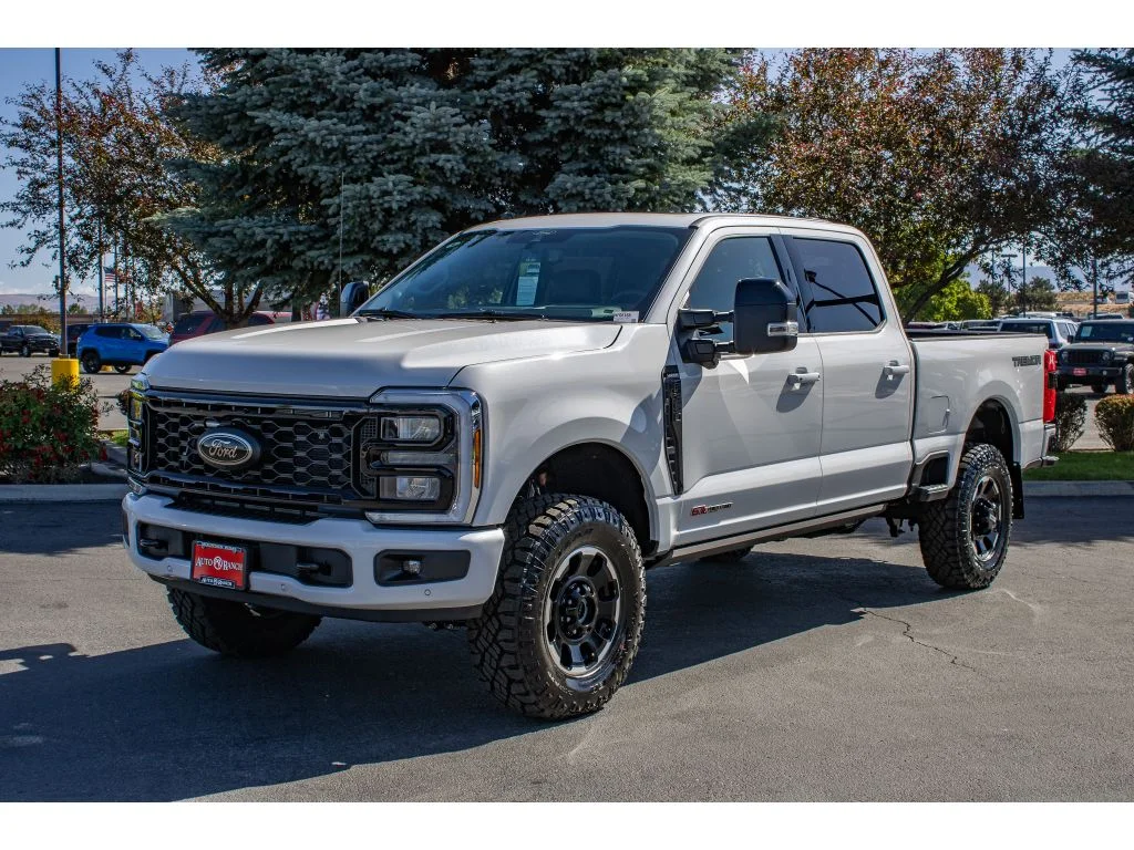 New 2026 Star White Metallic Tri-Coat Ford F-350® Lariat® image 4