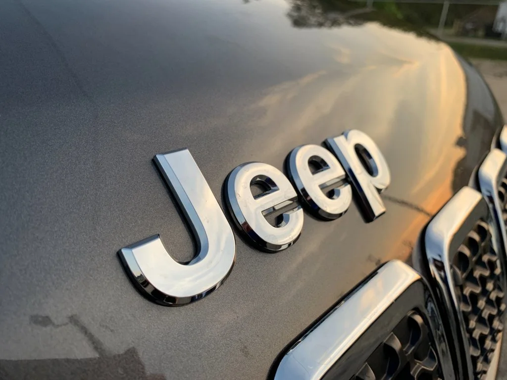 Used 2022 Gray Jeep Limited image 35