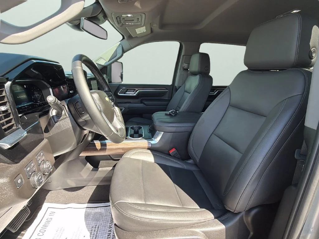 Used 2025 Sterling Gray Metallic Chevrolet LT image 18