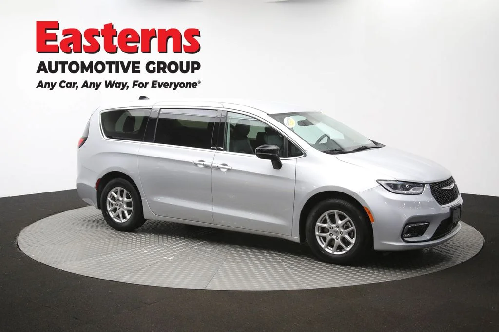 Used 2024 Silver Chrysler Touring L image 47