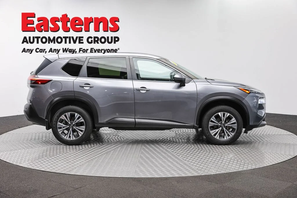 Used 2023 Gray Nissan SV image 4