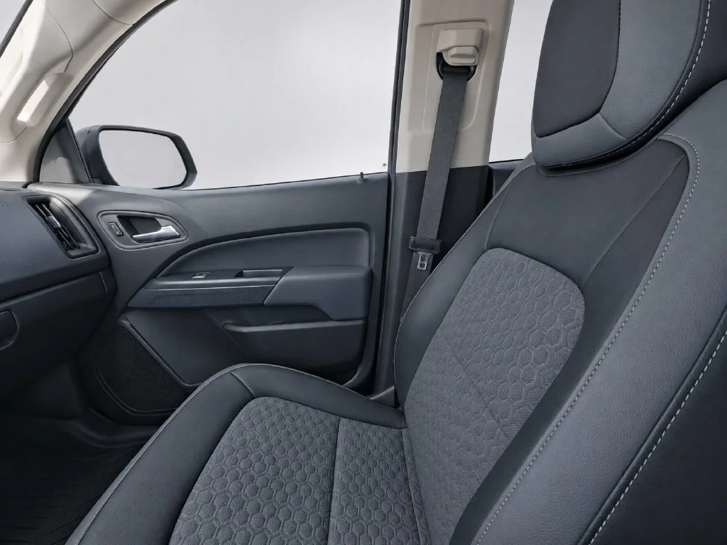 Used 2017 Black Chevrolet Z71 image 19