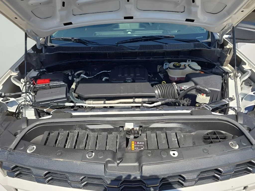 Used 2022 White Chevrolet Custom image 12
