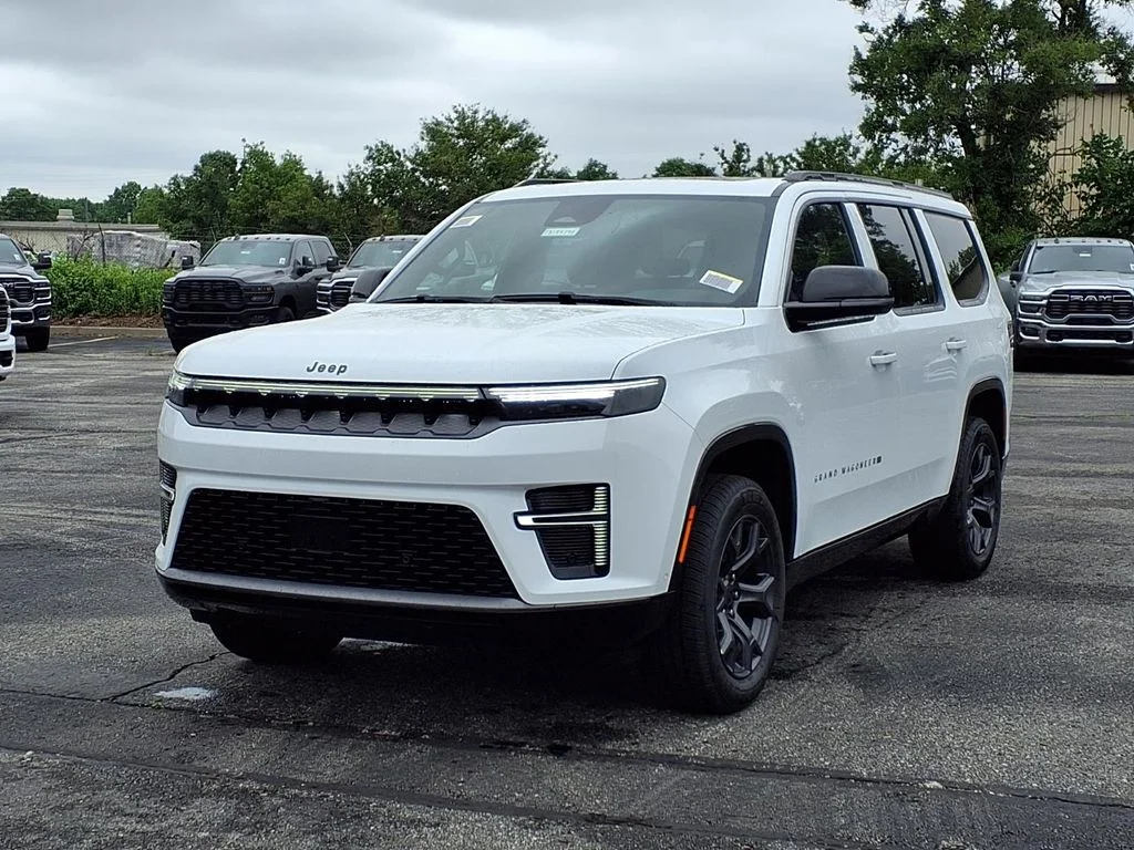 New 2026 Bright White Clear-Coat Exterior Paint Jeep Limited Altitude image 2