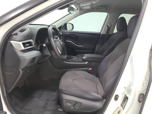Used 2023 Wind Chill Pearl Toyota LE image 14