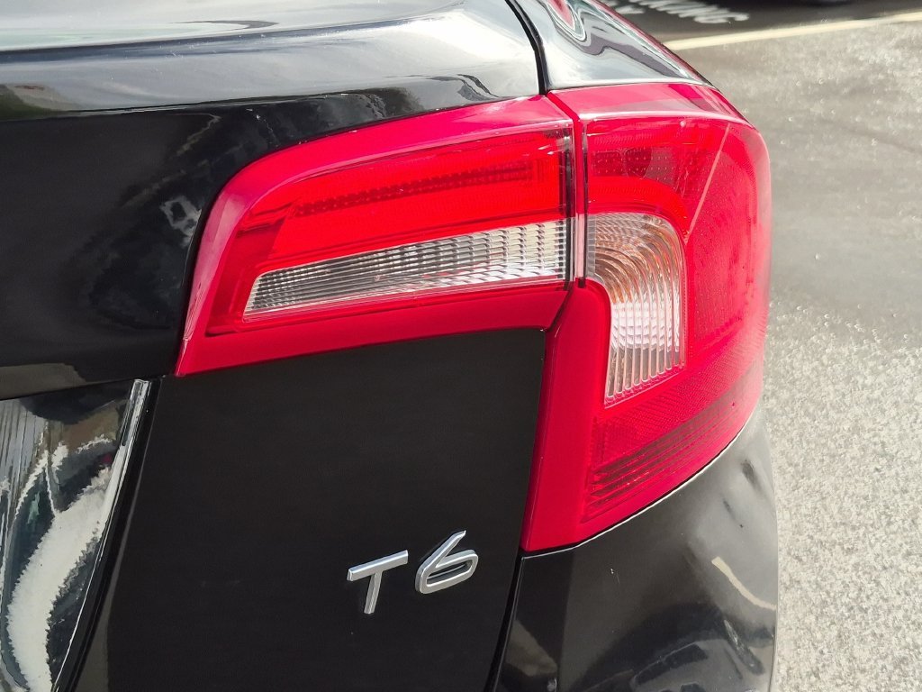 Used 2015 Black / Stone Volvo T6 image 25