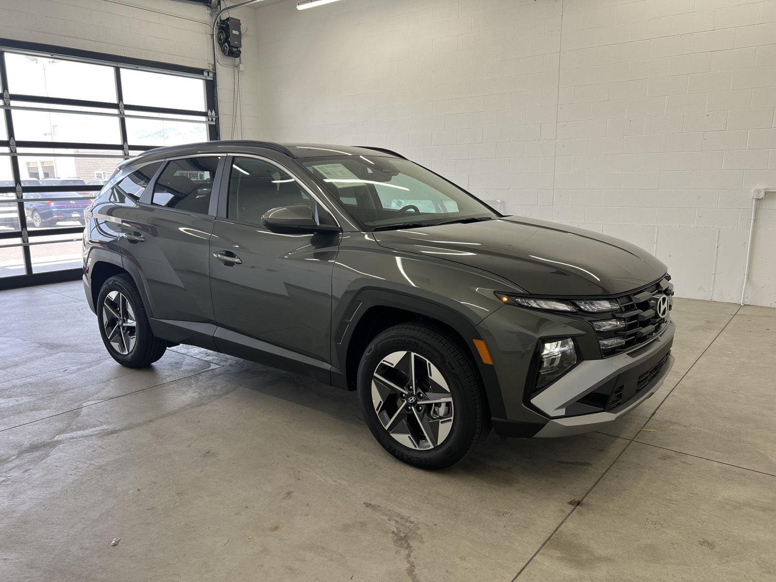 New 2026 Amazon Gray Hyundai SEL AWD image 5