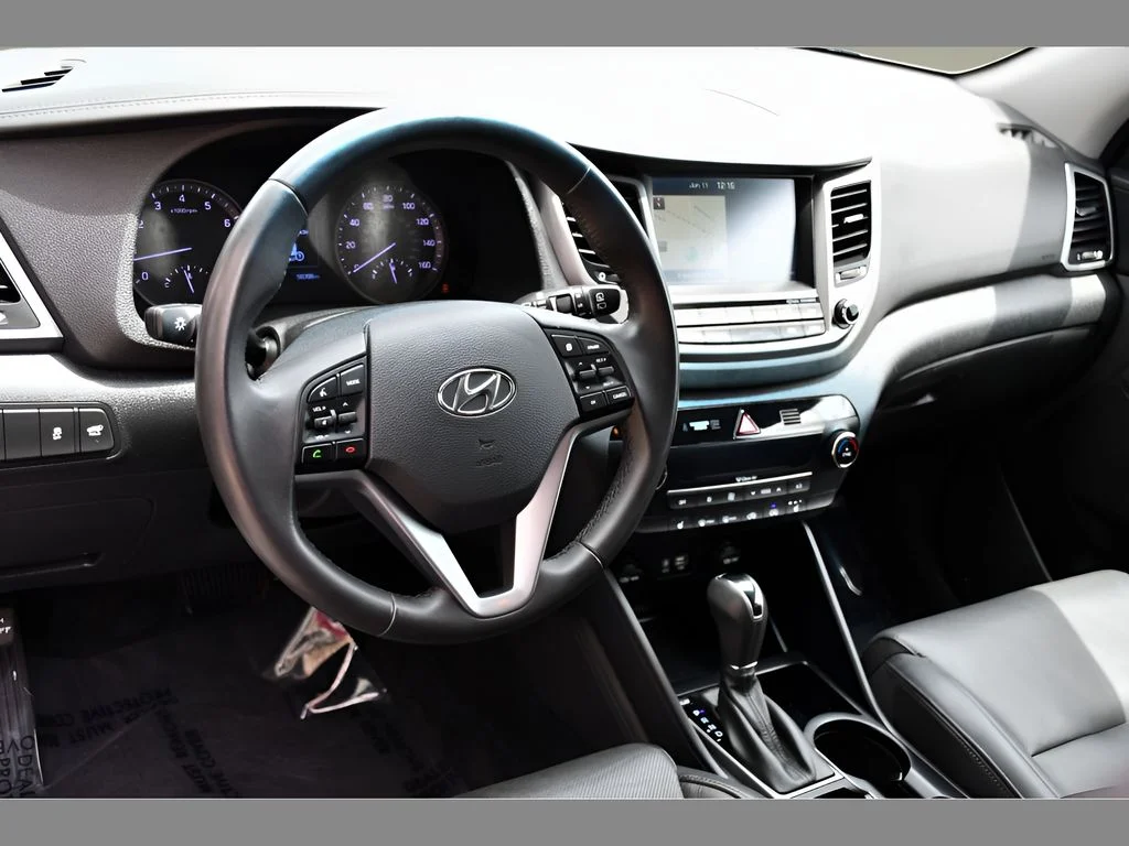 Used 2016 Chromium Silver Hyundai Limited image 13