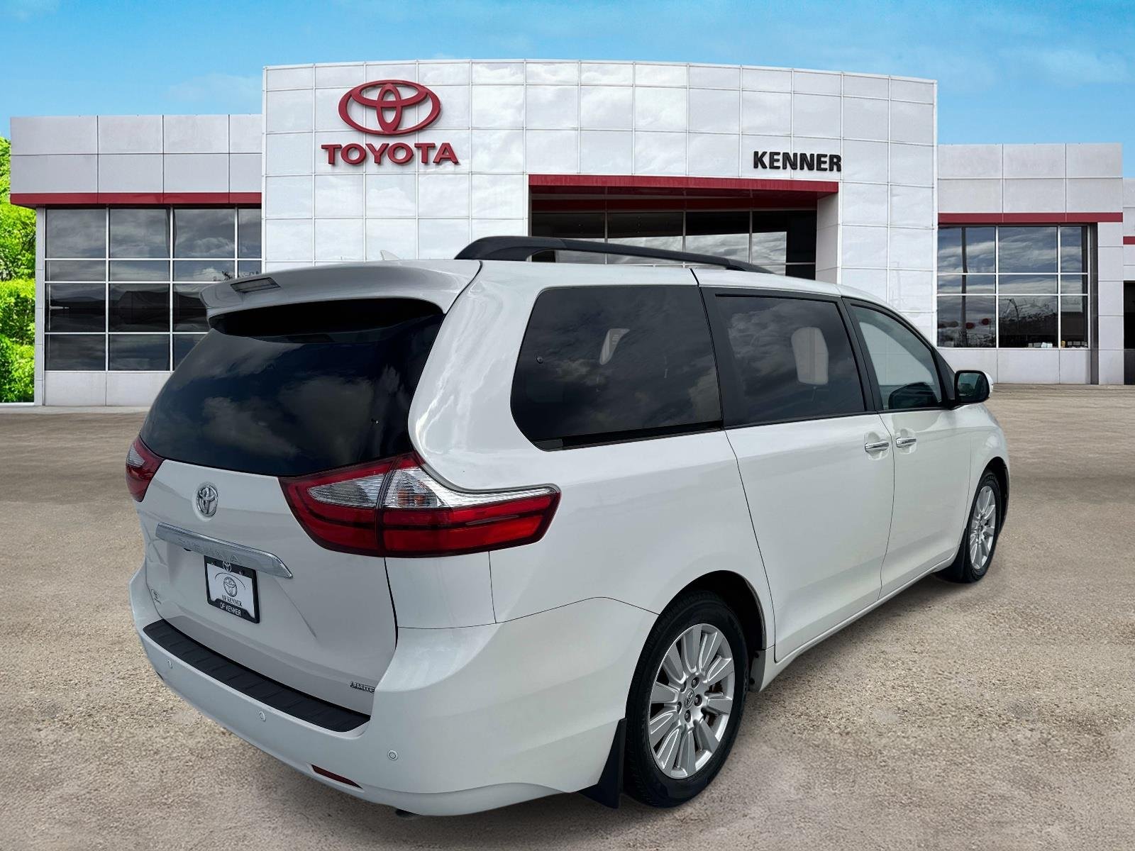 Used 2017 Blizzard Pearl Toyota Limited 7-Passenger image 6